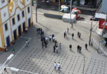 CARUARU: SINPOL-PE espalha cruzes no Marco Zero, em protesto contra os números da violência no Estado