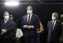 Paulo Câmara entrega insígnias a oficiais promovidos na Polícia Militar de Pernambuco