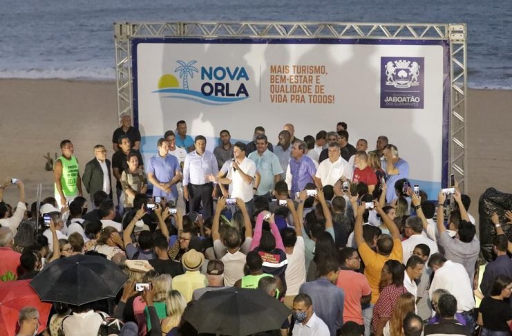 Anderson Ferreira entrega nova orla de Piedade
