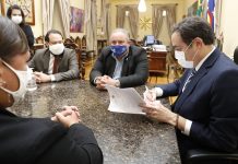 Paulo Câmara sanciona leis que concedem reajustes salariais a servidores do Estado de Pernambuco