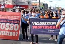 Professores de Paulista realizam protesto no Janga
