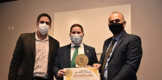 Presidente do CREF12/PE, Prof. Lúcio Beltrão, recebe Prêmio Duarte Coelho, promovido pelo Observatório de Olinda, na categoria “Mérito Saúde / Destaque 2022”