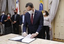 Paulo Câmara sanciona lei que reajusta piso salarial dos professores do Estado