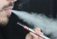 O uso exagerado de cigarros eletrônicos pode causar doença pulmonar e câncer