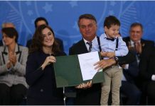 Novos ministros tomam posse no Palácio do Planalto