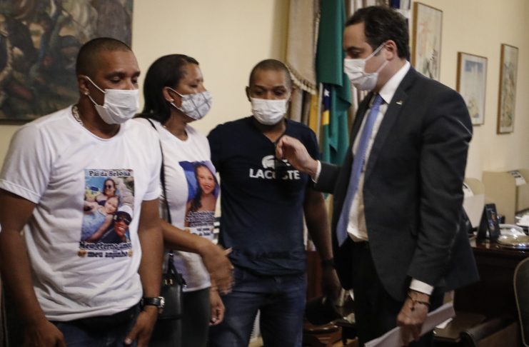 Paulo Câmara recebe os pais de Heloysa Gabrielle e representantes de entidades de direitos humanos