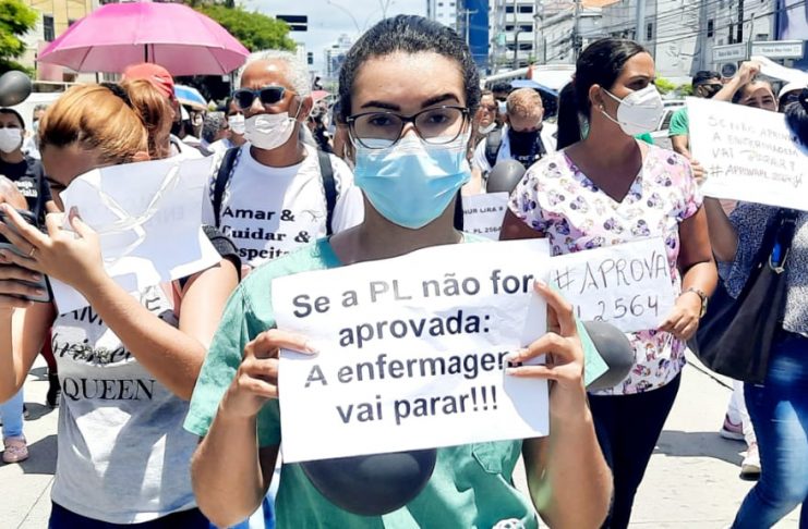 Auxiliares e Técnicos de Enfermagem e Enfermeiros acompanharão votação do piso nacional na Praça do Derby