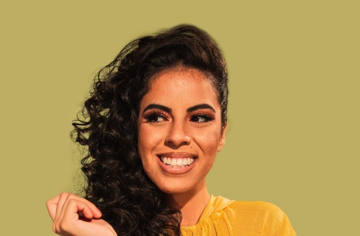 Cantora e compositora Andrezza Santos, lança EUTRÓPICA completo