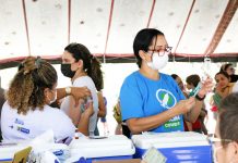 Recife aplica segunda dose de reforço contra a Covid-19, nas pessoas a partir de 18 anos, acolhidas em abrigos emergenciais das chuvas