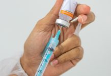 Recife começa a aplicar dose de reforço contra a Covid-19 nos adolescentes de 12 a 17 anos, nesta quarta-feira (1º)