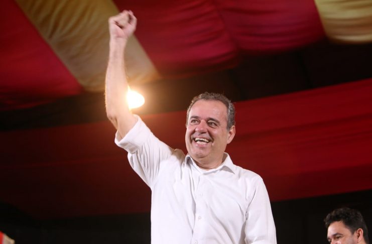 Danilo Cabral tem candidatura oficializada a governador, em Convenção da Frente Popular de Pernambuco