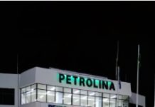 Aeroporto de Petrolina recebe iluminação especial em alusão ao Setembro Verde