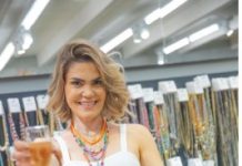 Juana Moura lança nova coleção multicolorida inspirada no Tropicalismo