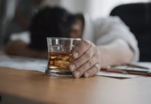 Alcoolismo: Após cair na pandemia, consumo de bebidas volta a crescer