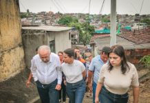 Raquel Lyra visita área de deslizamento em Olinda