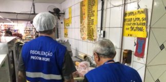 Fiscais do Procon Recife autuam supermercado por vender produto vencido