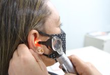 No Dia Mundial da Audição, audiologista do SESI Saúde, Laíse Galindo, ressalta a importância dos cuidados com a saúde auditiva