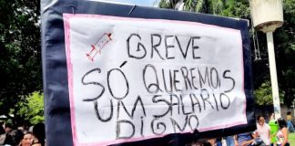 Auxiliares e Técnicos de Enfermagem realizam protesto em frente à Prefeitura do Recife, e prometem novo ato nesta quarta (15)