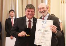 Sileno Guedes recebe medalha pelo trabalho em defesa dos direitos humanos