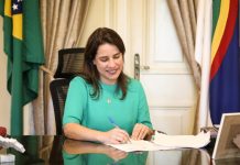 Governadora de Pernambuco, Raquel Lyra, nomeia 596 aprovados para os cargos de analista e assistente da Educação