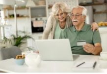 Como aposentados podem aproveitar os benefícios do empréstimo, sem comprometer as contas fixas