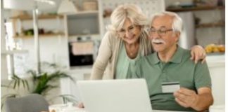 Como aposentados podem aproveitar os benefícios do empréstimo, sem comprometer as contas fixas