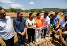 Em Carnaubeira da Penha, governadora Raquel Lyra vistoria obras da PE-425