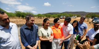 Em Carnaubeira da Penha, governadora Raquel Lyra vistoria obras da PE-425
