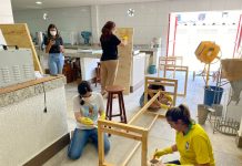 Alunos de Centro Universitário entregam mobiliário urbano para comunidade ribeirinha do Poço da Panela