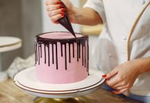 Cake design: workshop ensina técnicas de confecção de flores e laços em açúcar