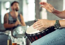 Samba e Pagode: Noite com música ao vivo agita Camará Shopping