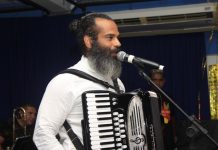 Forró de Candeeiro celebra dois anos com show especial do sanfoneiro Cezzinha
