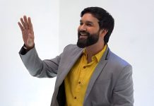 Cantor pernambucano Robertto, homenageia Ivete Sangalo e faz sucesso nas redes