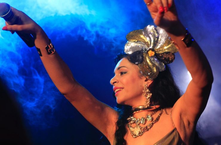 Cantora portuguesa Mónica Ferraz lança single no carnaval de Pernambuco