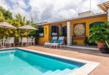 Porto de Galinhas é o segundo destino mais buscado por brasileiros na Booking.com para o período do Carnaval