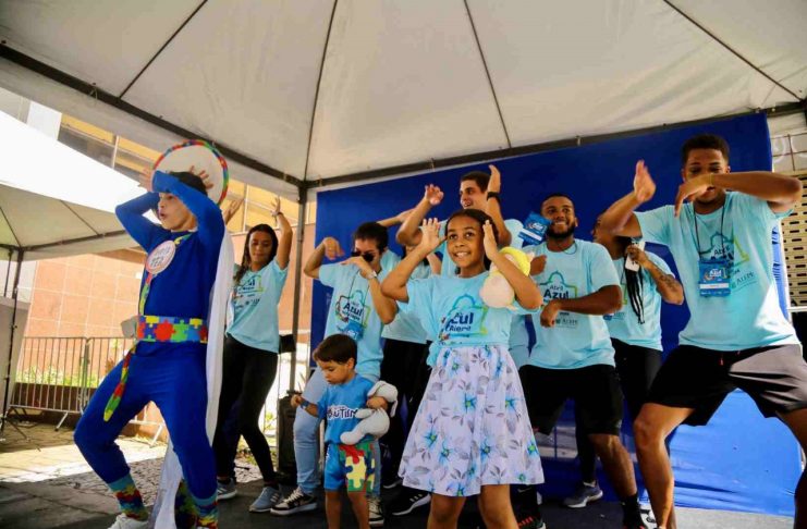 Instituto do Autismo participa de ação da Alepe, pelo Abril Azul