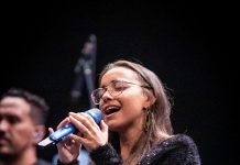 Shopping Costa Dourada promove show gratuito da cantora Vikki