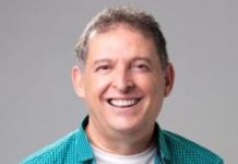 Roberto Lins, compositor, cantor e agora escritor, lança seu primeiro livro