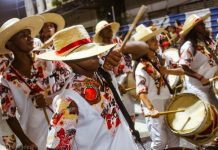 Projeto leva aula-espetáculo sobre maracatu para escolas públicas de Pernambuco