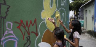 Ações de incentivo à arte engaja crianças, jovens e adultos de comunidades