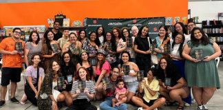 “Não se Afaste de Mim”: Clube do Epílogo atrai leitores para encontro na Livraria do Jardim