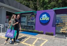 Lavanderias self-service tornam-se alternativas viáveis para quem mora em apartamentos pequenos, ou contam com baixa incidência de luz solar