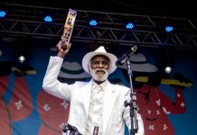 Mestre Galo Preto, patrimônio vivo de Pernambuco, recebe homenagem em centro universitário