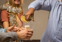 Excesso de comidas e bebidas no final de ano pode prejudicar a saúde do corpo