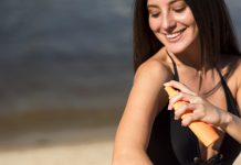 A chegada do verão e a importância dos cuidados com a pele nesse período