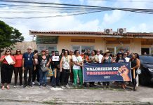 Professores Municipais do Paulista realizam caminhada até o Ministério Público, devido à falta de pagamento de salários e ⅓ das férias