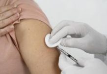 Janeiro Verde: queda na vacinação contra HPV coloca mulheres e homens em risco de câncer prevenível