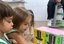 Ação de escola durante o carnaval, ensina a crianças a importância da boa nutrição