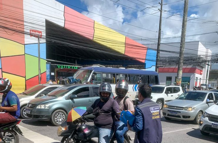 Prefeitura do Jaboatão dos Guararapes realiza ação educativa no trânsito, em Prazeres