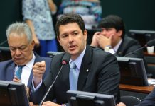 Betinho Gomes é cortejado por vários partidos para disputar mandato na ALEPE